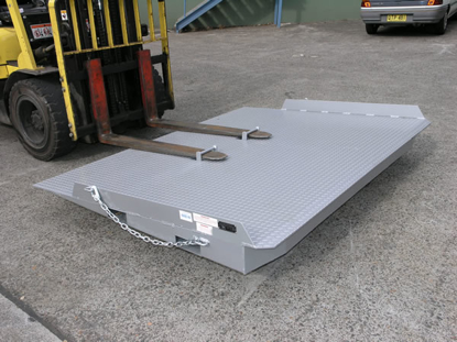 12-tonne-standard-forklift-container-ramp